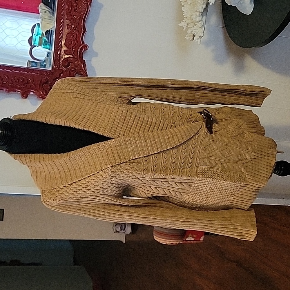 Beautiful cardigan with leather buckle